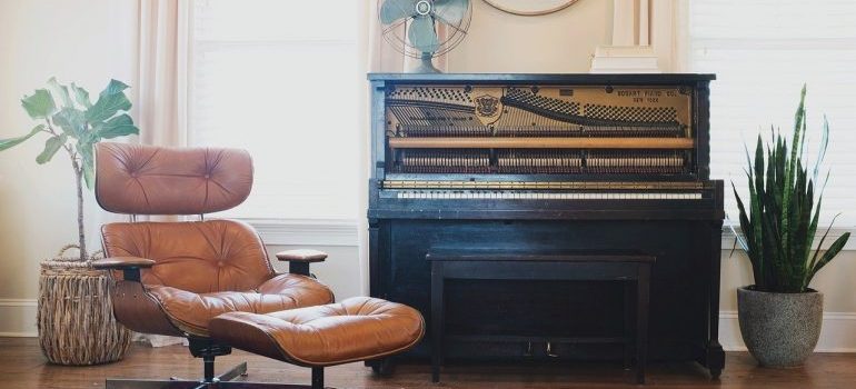 An old piano in an apartment