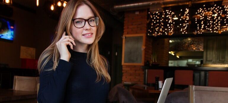 A woman in front of a laptop, contacting Washington DC hourly movers.