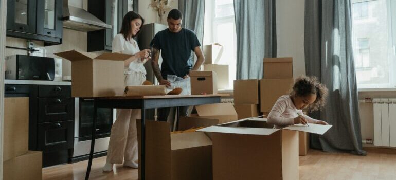 A family searching for residential movers VA