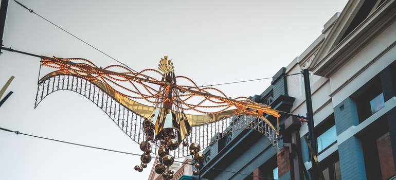 a street christmas decor