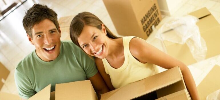 couple smiling because they hired moving professionals for their relocation