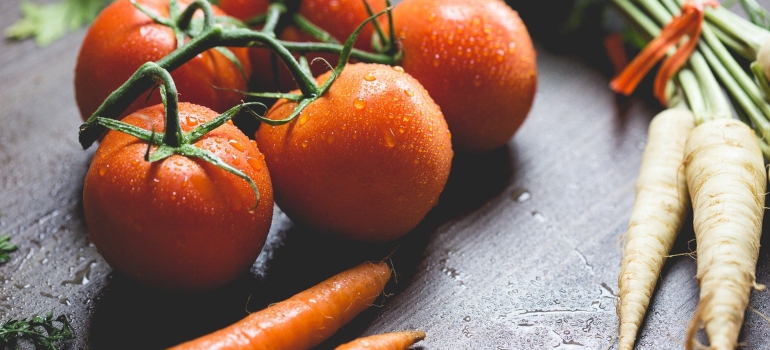 Picture of tomatoes and carrots