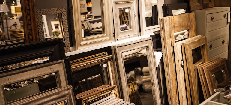 Wooden vintage mirrors that are a popular interior design trend in Alexandria in 2022