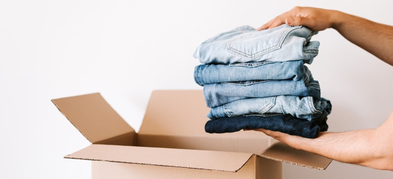 How to pack your clothes without wrinkling them?