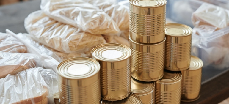 Picture of canned goods 