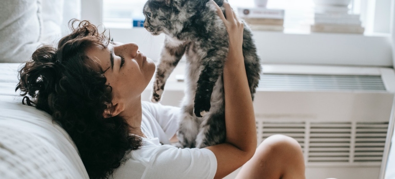 Picture of a woman playing with her per while moving from Maryland to Virginia on short notice