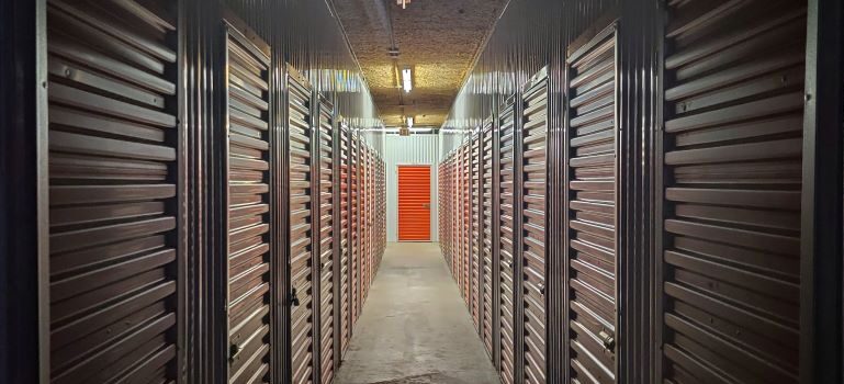 choosing the wrong unit is one of the common mistakes to avoid when using business storage units