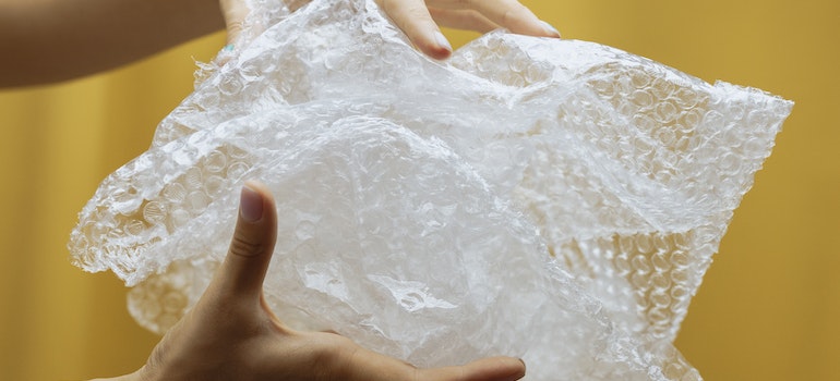 hands holding bubble wrap