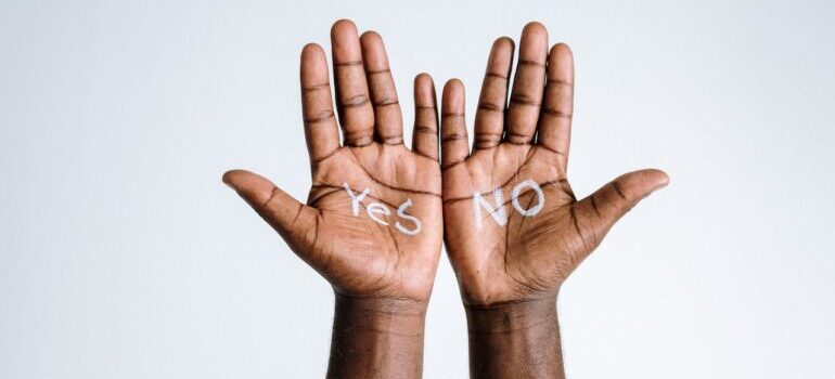 Person that has yes and no drawn on hands