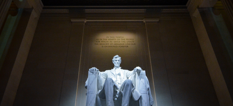 the monument of Abraham Lincoln which is one of the must-see attractions in Washington DC