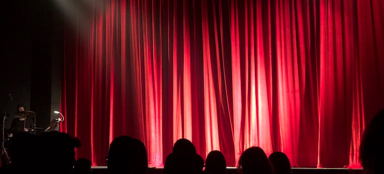 a red curtain in a theaters 