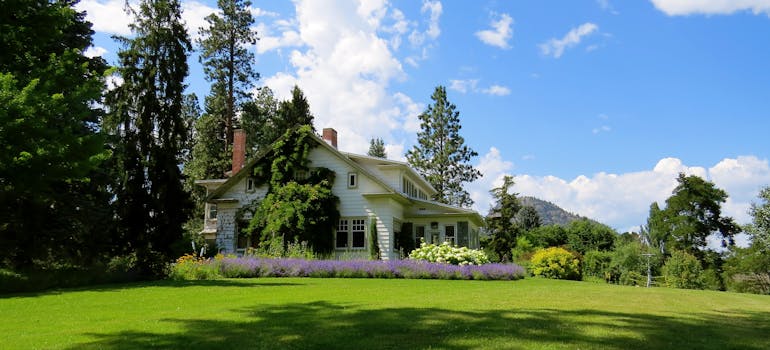 an amazing lawn surrounding a lovely house