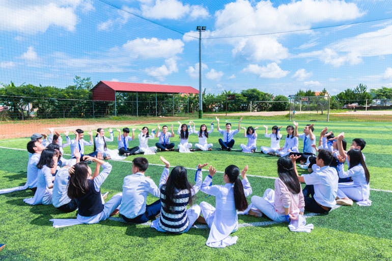 Kids sitting on the grass