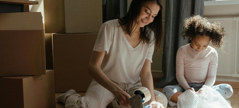 A woman packing with her kid