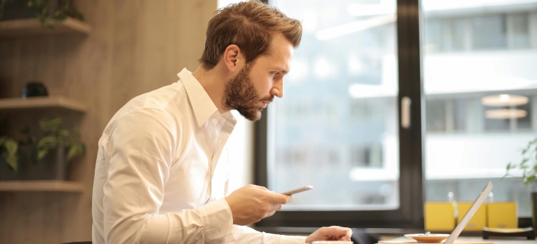 Man in White Dress Shirt researching why businesses are choosing Maryland for their new offices