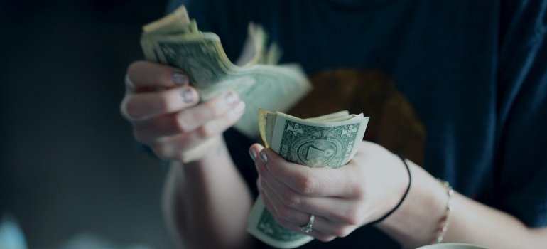 Person counting money before moving to a state with no income tax