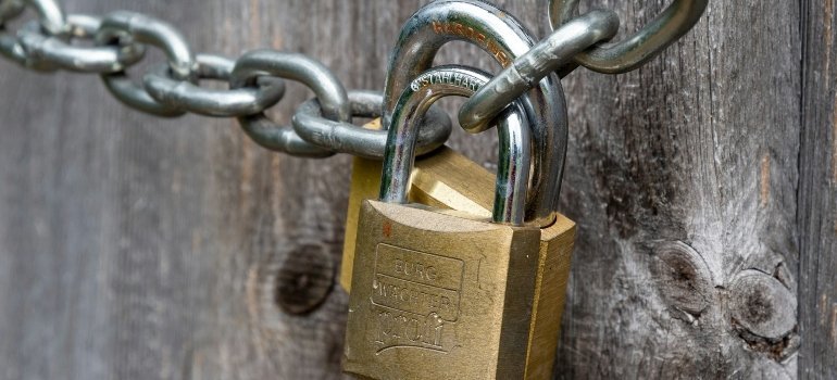 Lock and chain