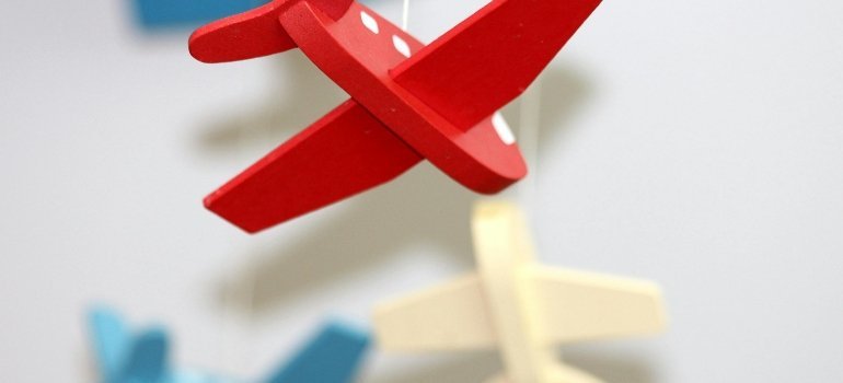 a picture of the plane toy