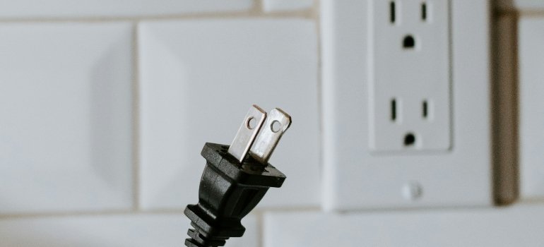 Person holding a cable